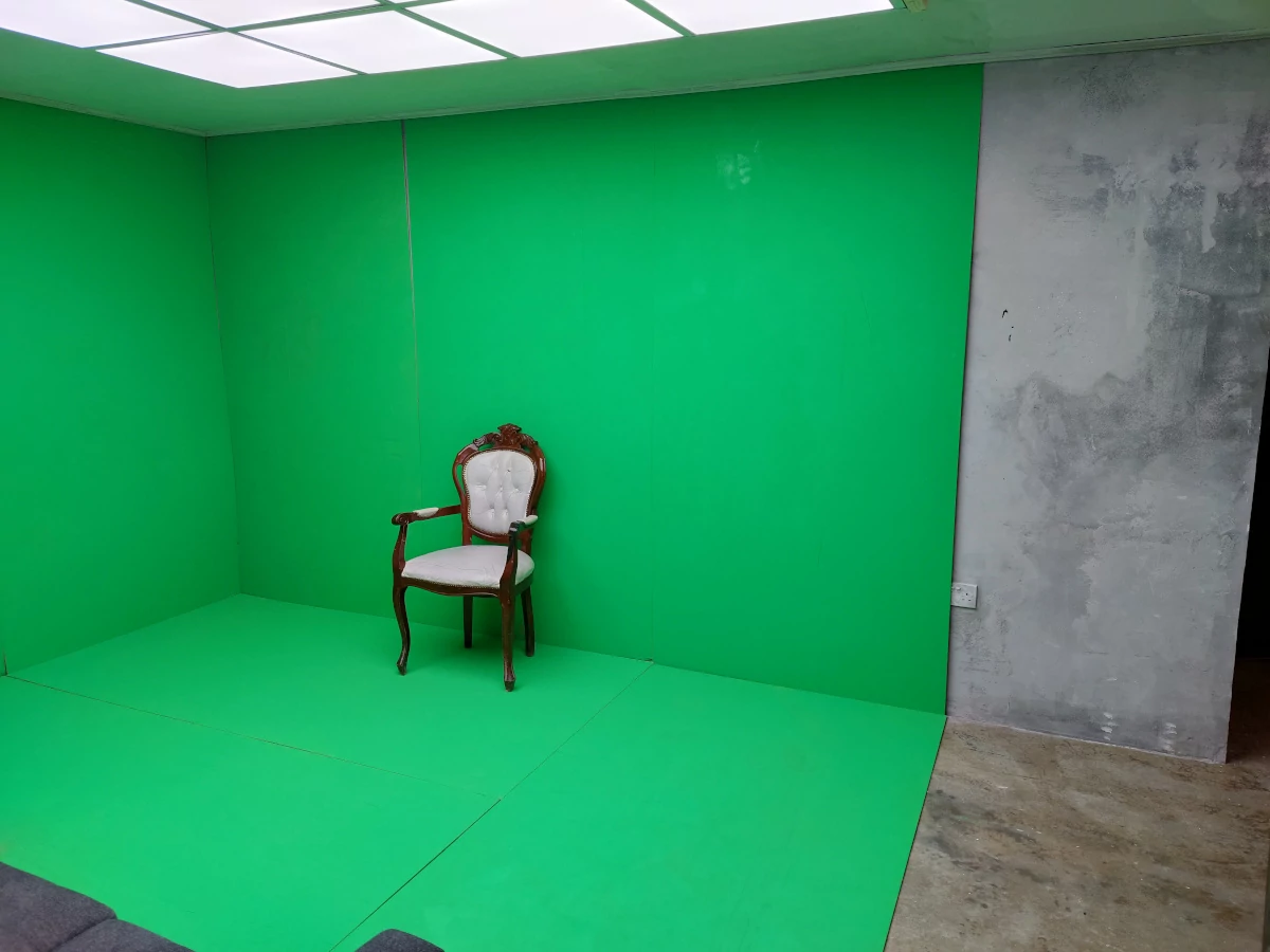 green screen bright ceiling lighting 