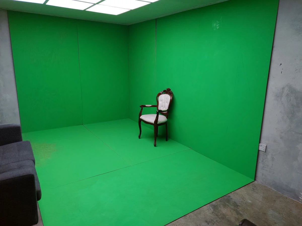 green screen installed in lounge 